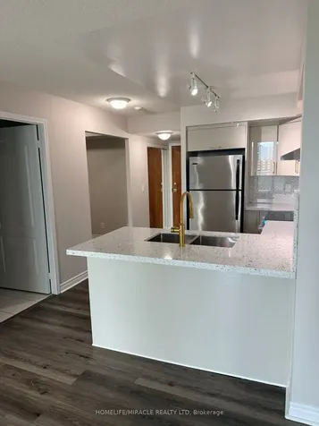 33 Elm Drive W Mississauga ON L5B 4M2