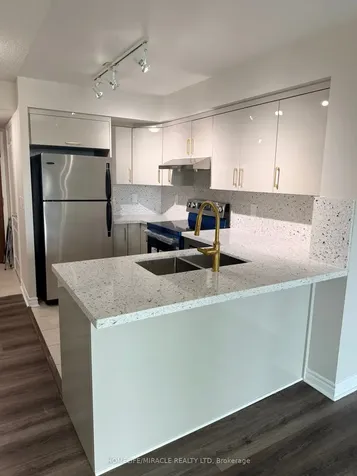 33 Elm Drive W Mississauga ON L5B 4M2
