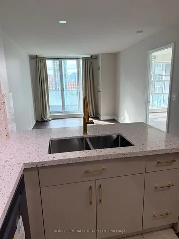33 Elm Drive W Mississauga ON L5B 4M2