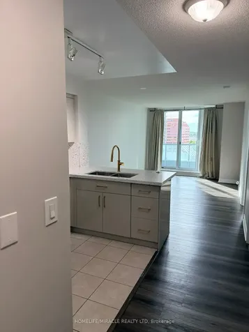 33 Elm Drive W Mississauga ON L5B 4M2