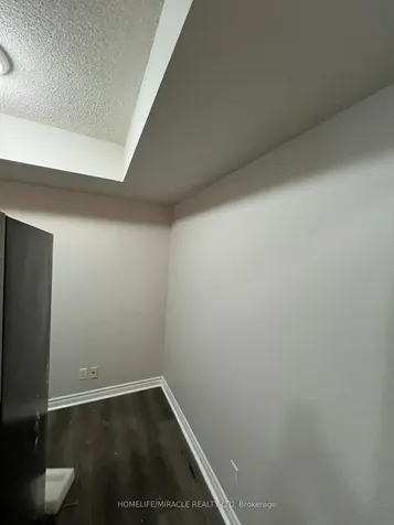 33 Elm Drive W Mississauga ON L5B 4M2