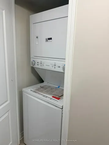 33 Elm Drive W Mississauga ON L5B 4M2