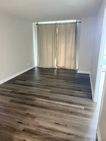 33 Elm Drive W Mississauga ON L5B 4M2
