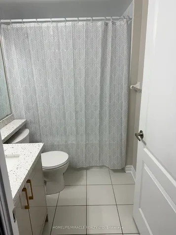 33 Elm Drive W Mississauga ON L5B 4M2