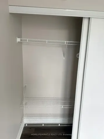 33 Elm Drive W Mississauga ON L5B 4M2