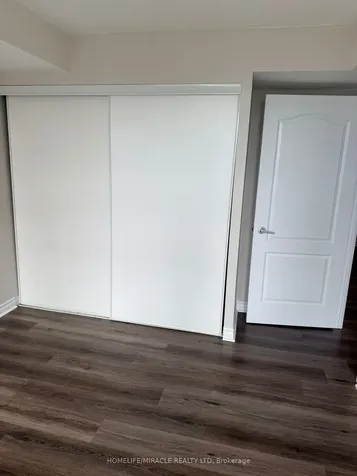 33 Elm Drive W Mississauga ON L5B 4M2