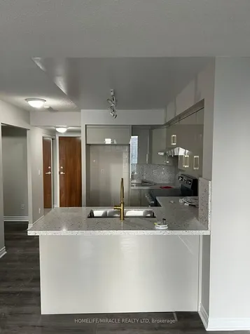 33 Elm Drive W Mississauga ON L5B 4M2
