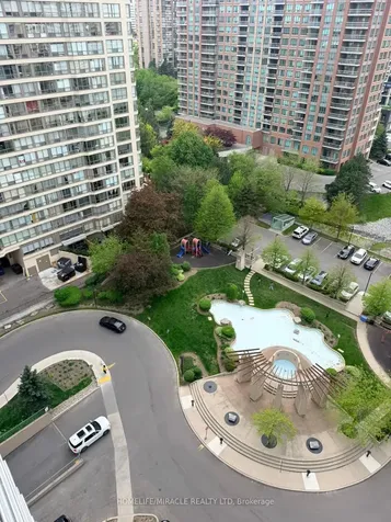 33 Elm Drive W Mississauga ON L5B 4M2