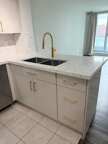 33 Elm Drive W Mississauga ON L5B 4M2