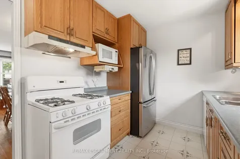 731 Mullin Way Burlington ON L7L 4J8