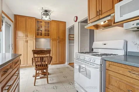 731 Mullin Way Burlington ON L7L 4J8