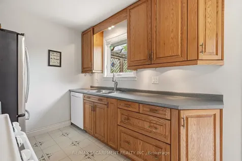 731 Mullin Way Burlington ON L7L 4J8