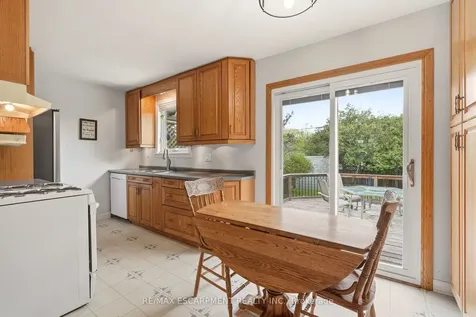 731 Mullin Way Burlington ON L7L 4J8