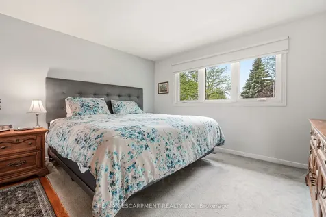731 Mullin Way Burlington ON L7L 4J8