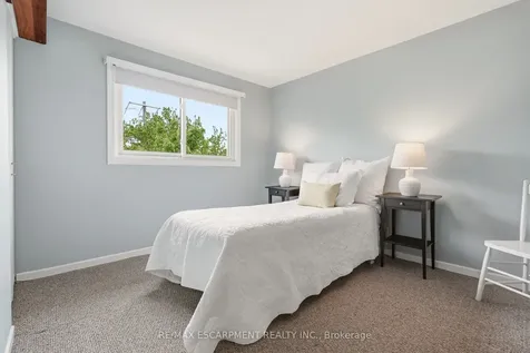 731 Mullin Way Burlington ON L7L 4J8