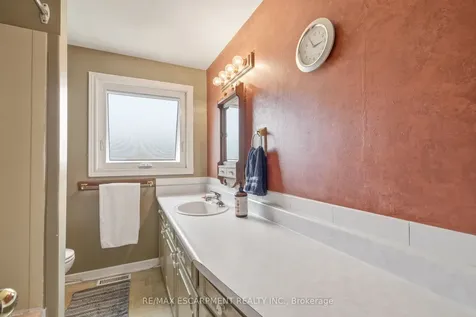 731 Mullin Way Burlington ON L7L 4J8
