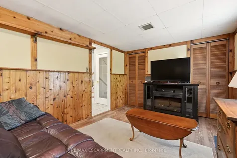 731 Mullin Way Burlington ON L7L 4J8