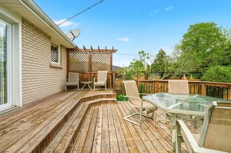 731 Mullin Way Burlington ON L7L 4J8