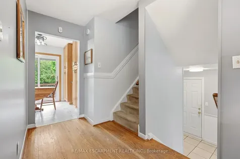 731 Mullin Way Burlington ON L7L 4J8