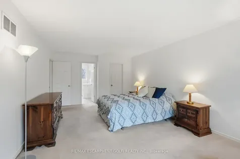 212 Digby Road Oakville ON L6J 6C7