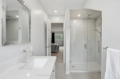 212 Digby Road Oakville ON L6J 6C7