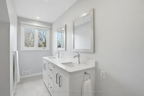 212 Digby Road Oakville ON L6J 6C7