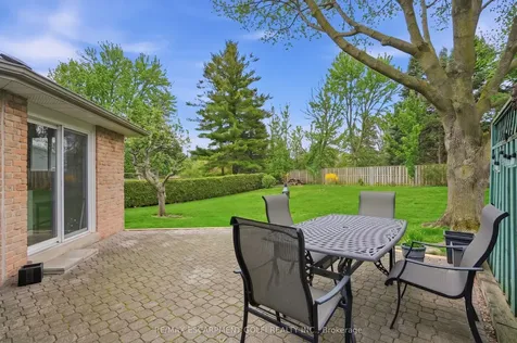 212 Digby Road Oakville ON L6J 6C7