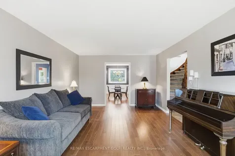 212 Digby Road Oakville ON L6J 6C7