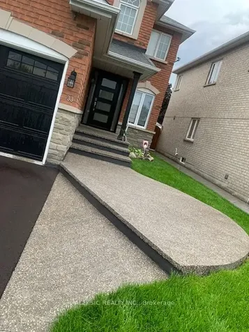 33 Hillpath Crescent Brampton ON L6Z 4T7