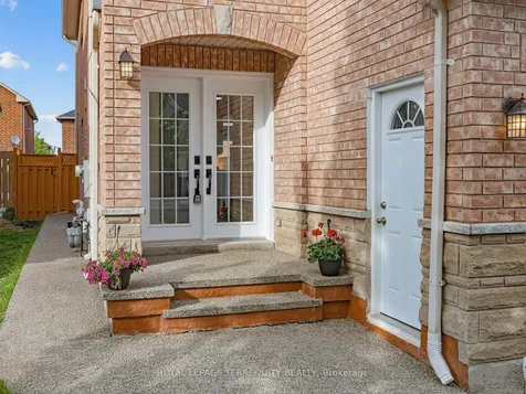 3699 Golden Locust Drive Mississauga ON L5N 8N8