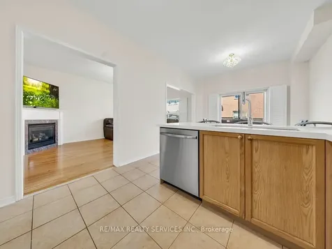 15 Lockburn Crescent Brampton ON L7A 3W7