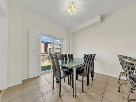 15 Lockburn Crescent Brampton ON L7A 3W7