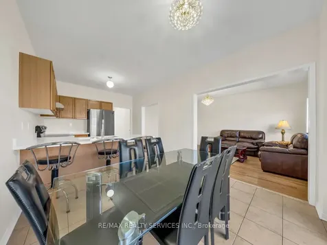 15 Lockburn Crescent Brampton ON L7A 3W7