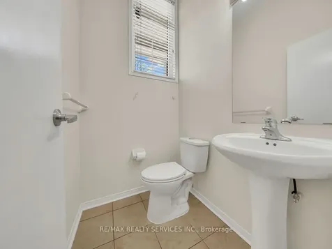 15 Lockburn Crescent Brampton ON L7A 3W7