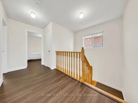 15 Lockburn Crescent Brampton ON L7A 3W7
