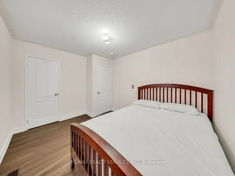 15 Lockburn Crescent Brampton ON L7A 3W7