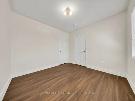 15 Lockburn Crescent Brampton ON L7A 3W7