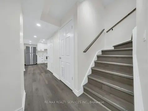 15 Lockburn Crescent Brampton ON L7A 3W7