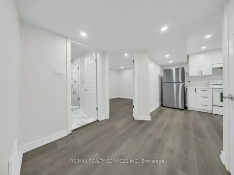 15 Lockburn Crescent Brampton ON L7A 3W7