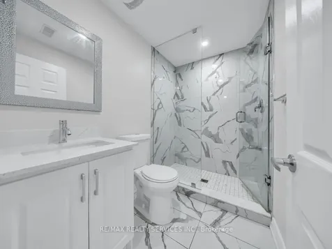 15 Lockburn Crescent Brampton ON L7A 3W7