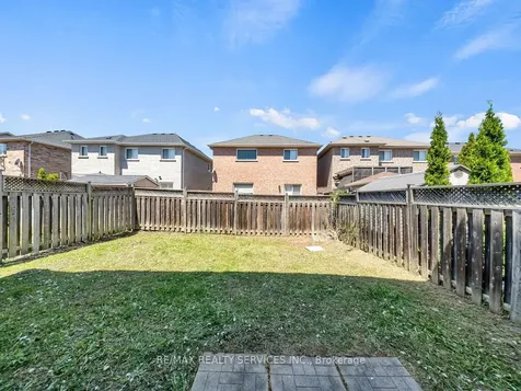 15 Lockburn Crescent Brampton ON L7A 3W7