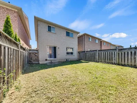 15 Lockburn Crescent Brampton ON L7A 3W7