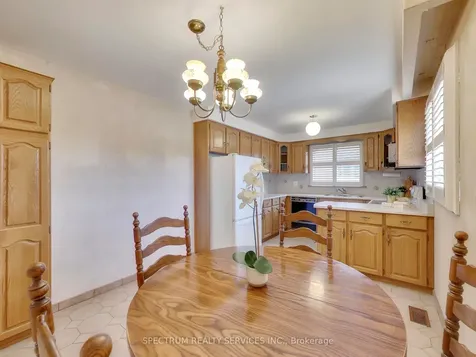 56 Blacksmith Crescent Toronto ON M3N 1V4