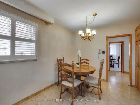 56 Blacksmith Crescent Toronto ON M3N 1V4