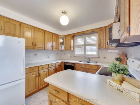 56 Blacksmith Crescent Toronto ON M3N 1V4