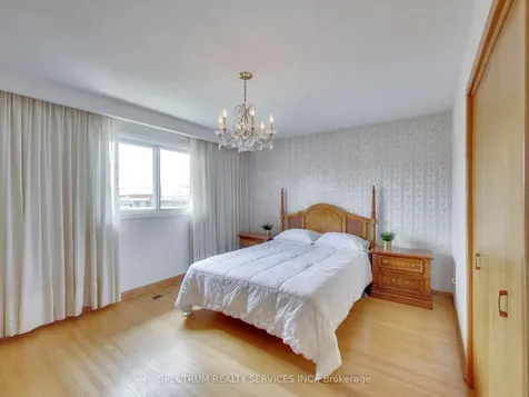 56 Blacksmith Crescent Toronto ON M3N 1V4