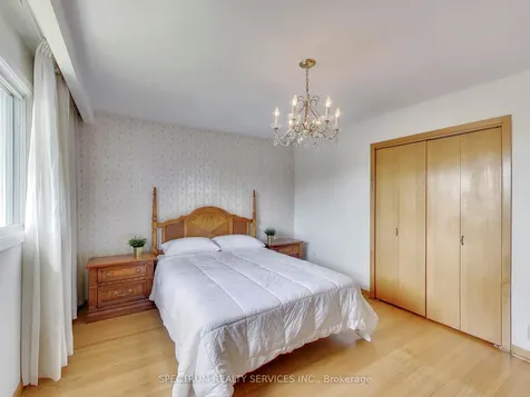 56 Blacksmith Crescent Toronto ON M3N 1V4