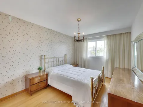 56 Blacksmith Crescent Toronto ON M3N 1V4
