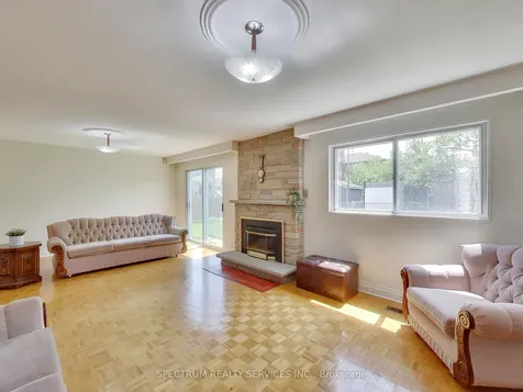 56 Blacksmith Crescent Toronto ON M3N 1V4