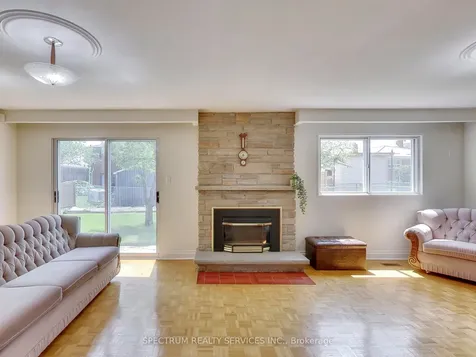 56 Blacksmith Crescent Toronto ON M3N 1V4